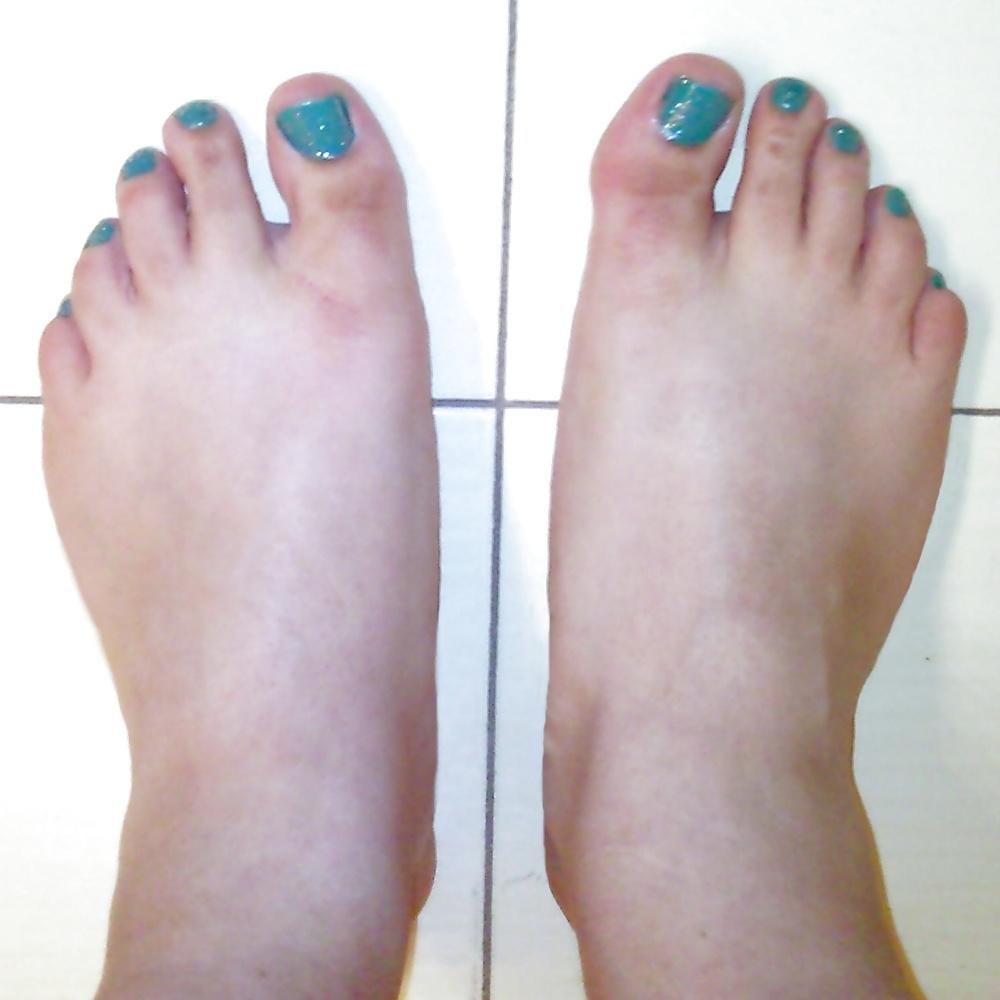 9P Nail polish glitter feet 