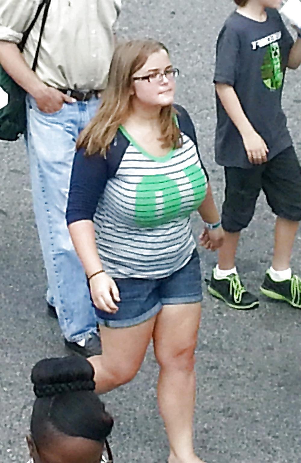 19P Candid Big Tits