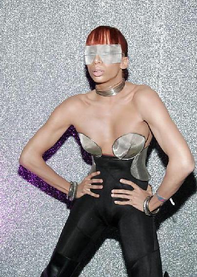 12P Internet pics of Lorielle London...