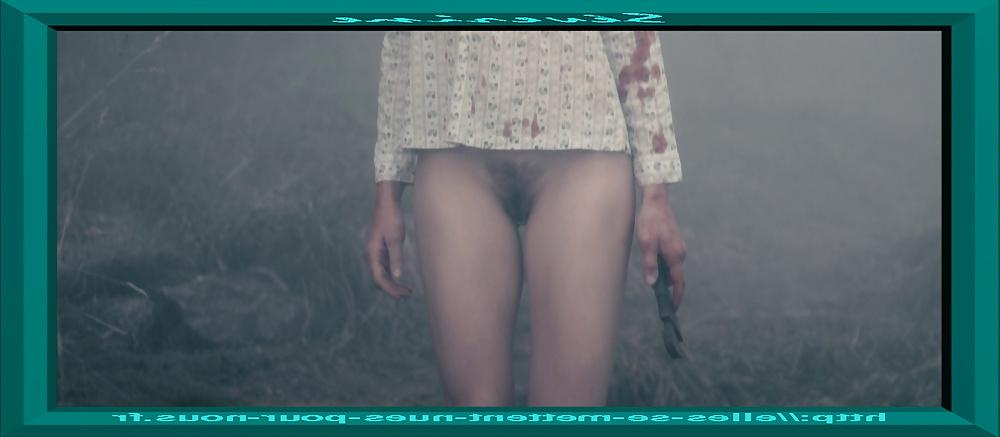 21P Charlotte Gainsbourg nue a 18 25 30 et 37 ans
