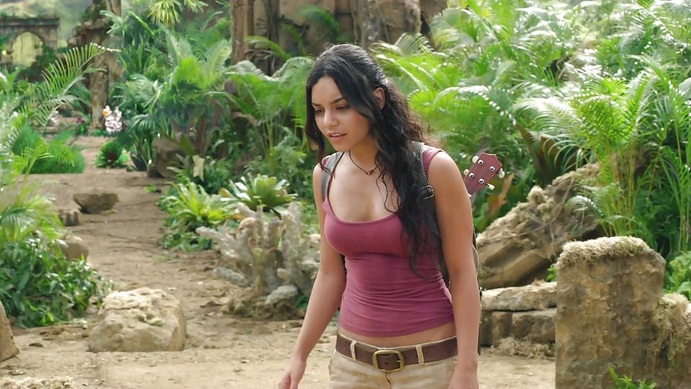 25P Cute celebrity slut Vanessa Hudgens