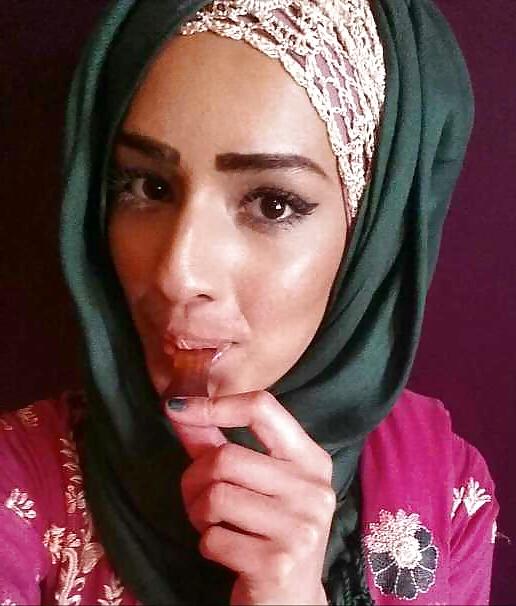 17P Hijab cum whore
