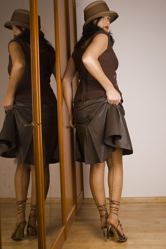 15P Lady in leather skirt vintage nylons