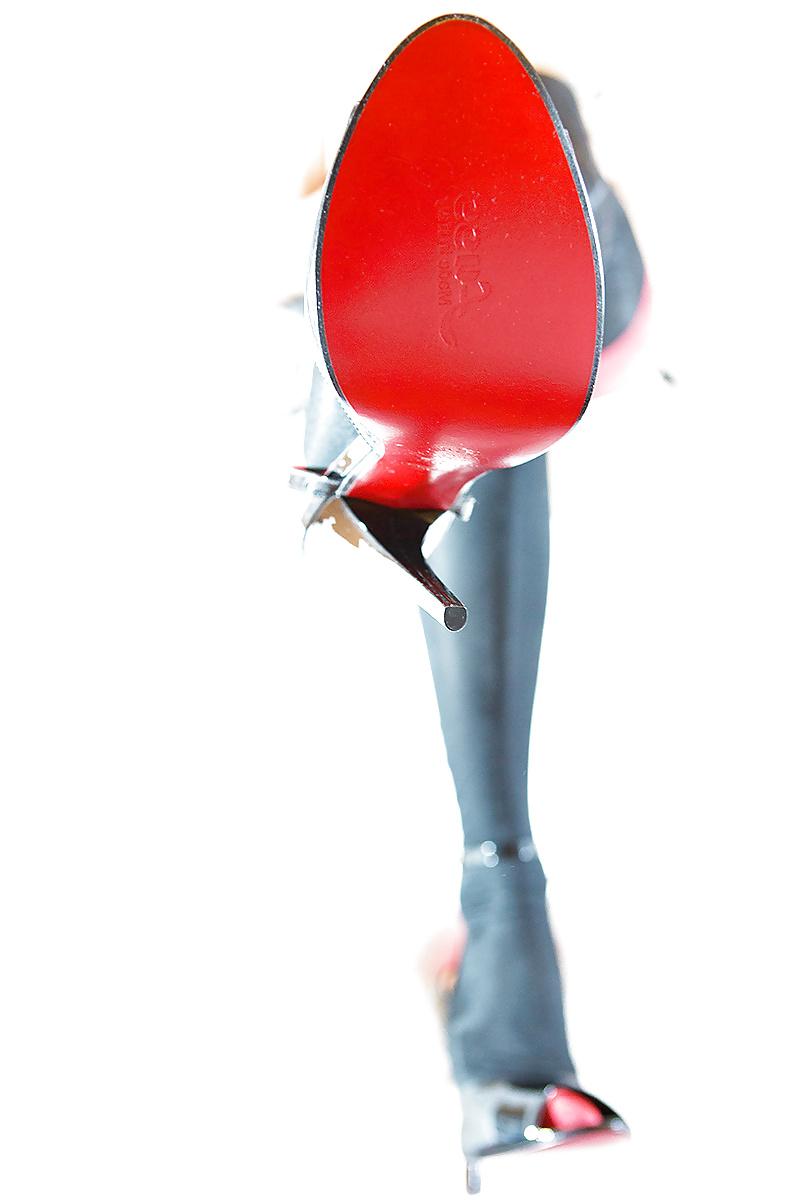 10P Extreme high heels and stocking