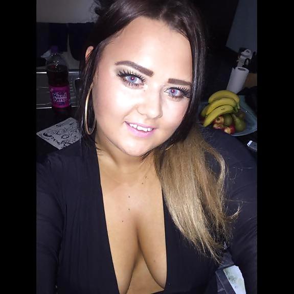 8P Would you empty your balls in saggy tit chav Taylor?