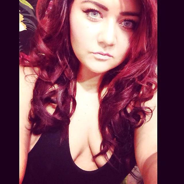 8P Would you empty your balls in saggy tit chav Taylor?