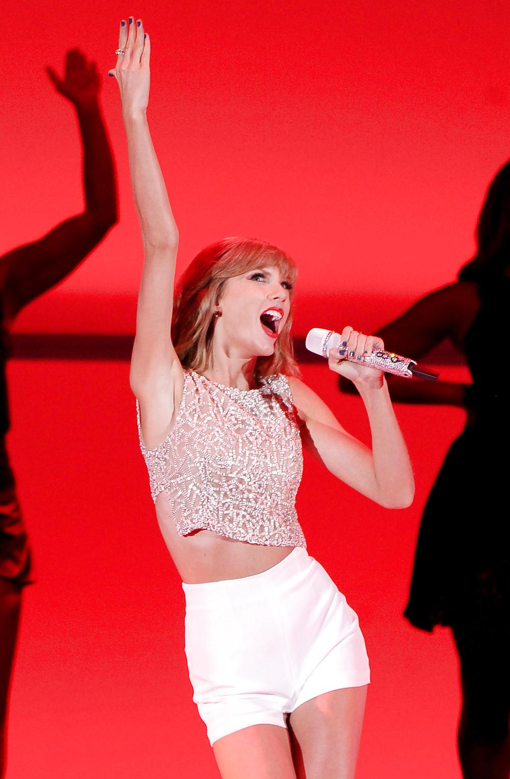 25P Taylor Swift We Can Survive Sexy HQ (CCM)