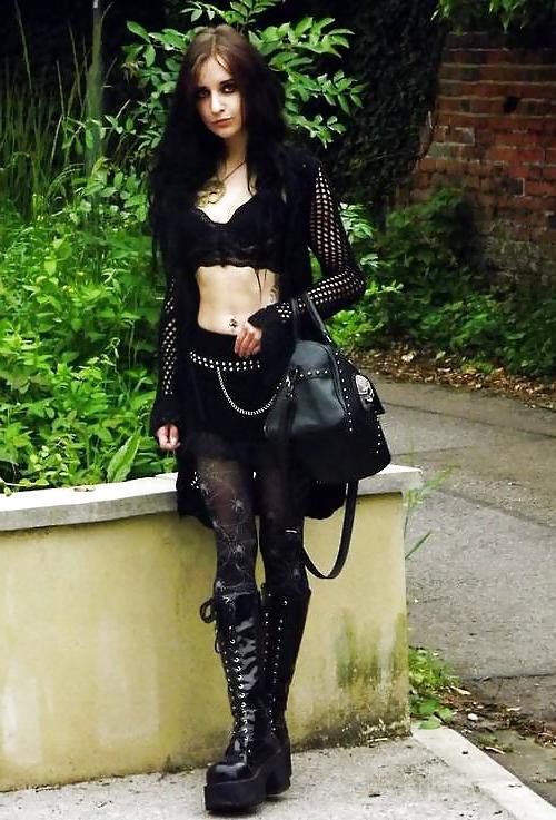 16P Sexy celebrity and more. Comments, what would you do?