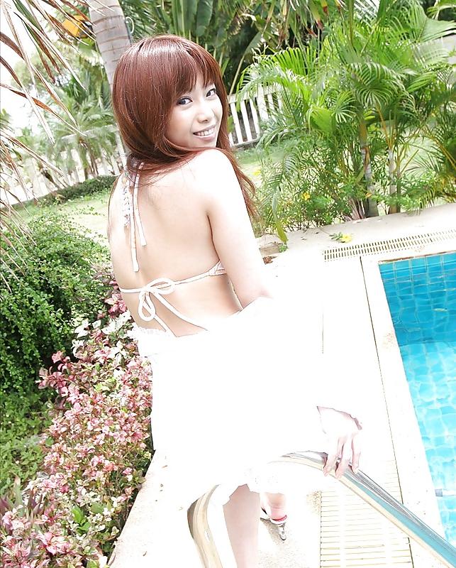 16P Hairy - Yuino in the Swimming pool