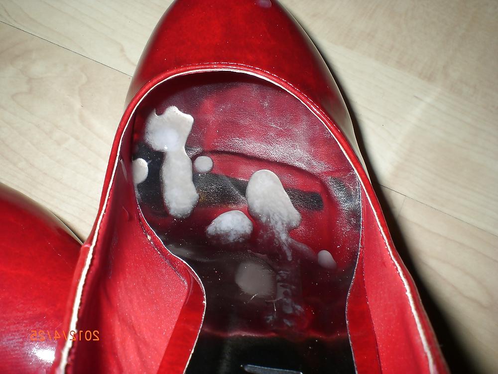 14P Cum in her red Heels