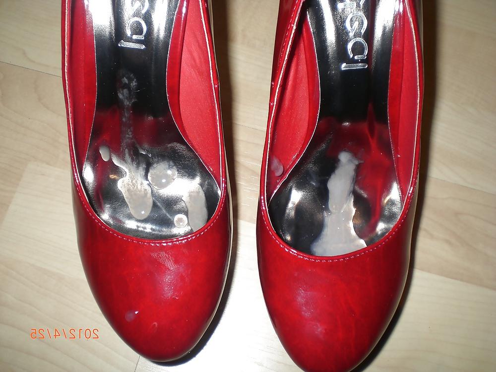 14P Cum in her red Heels