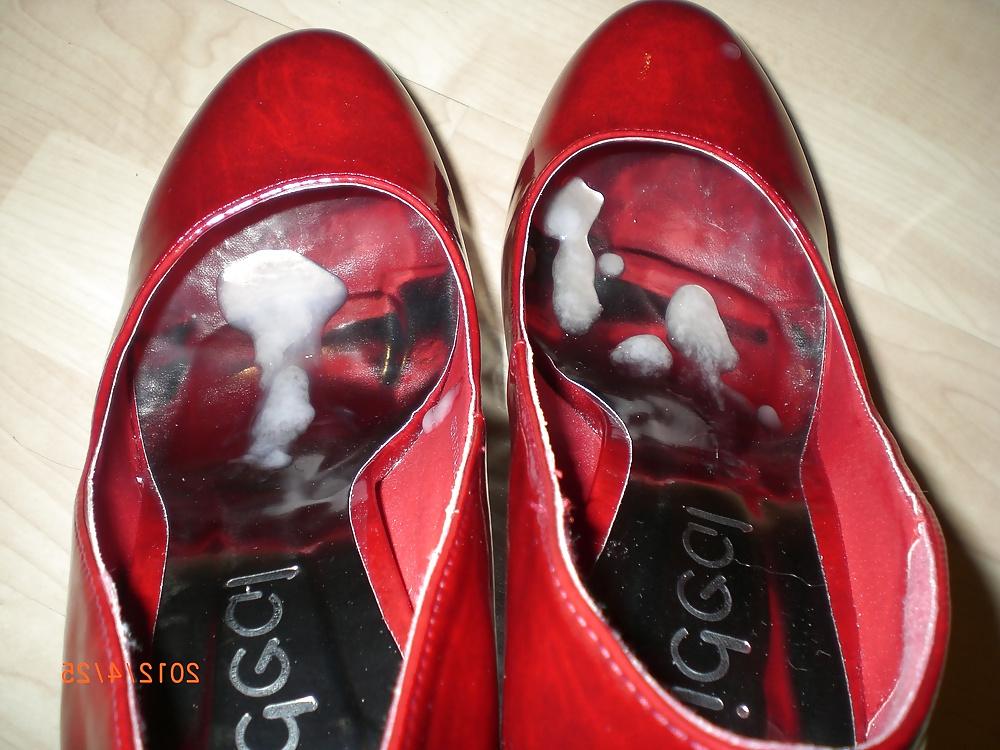 14P Cum in her red Heels
