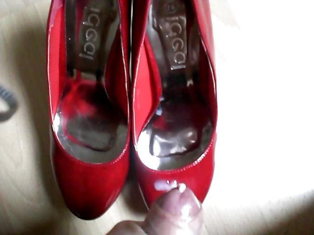 14P Cum in her red Heels