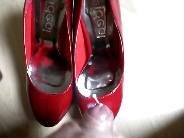 14P Cum in her red Heels