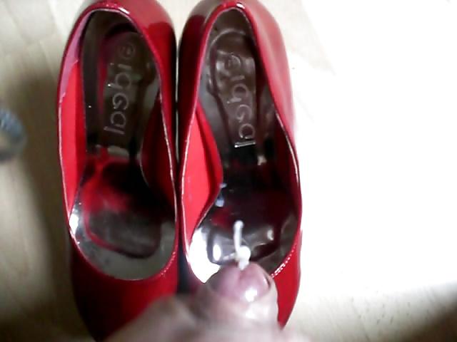 14P Cum in her red Heels