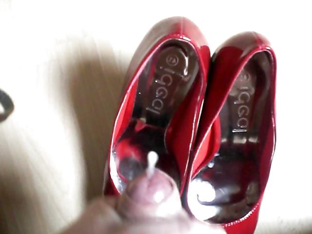 14P Cum in her red Heels