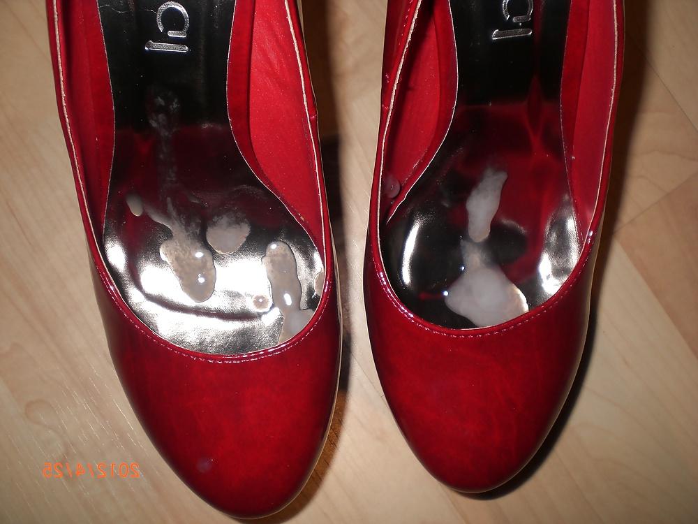 14P Cum in her red Heels