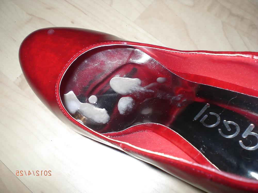 14P Cum in her red Heels