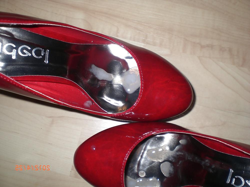 14P Cum in her red Heels