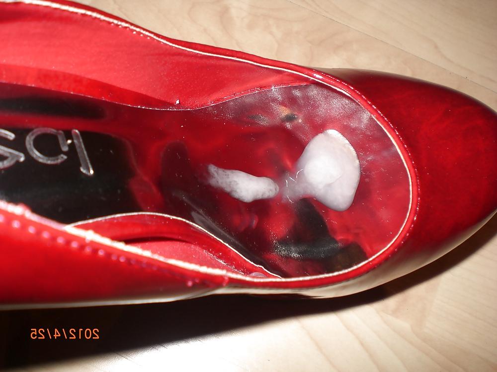 14P Cum in her red Heels