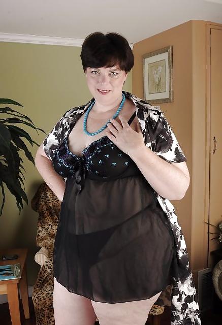 11P Mature in sexy clothes