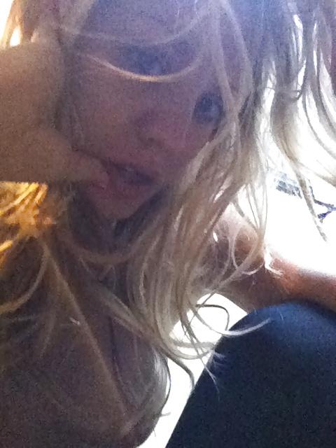 6P Kaley Cuoco nude leaked
