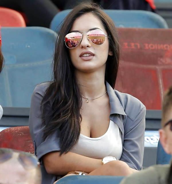 25P -Magenta Girls- Ultras, Hooligans and Football Girls GREECE