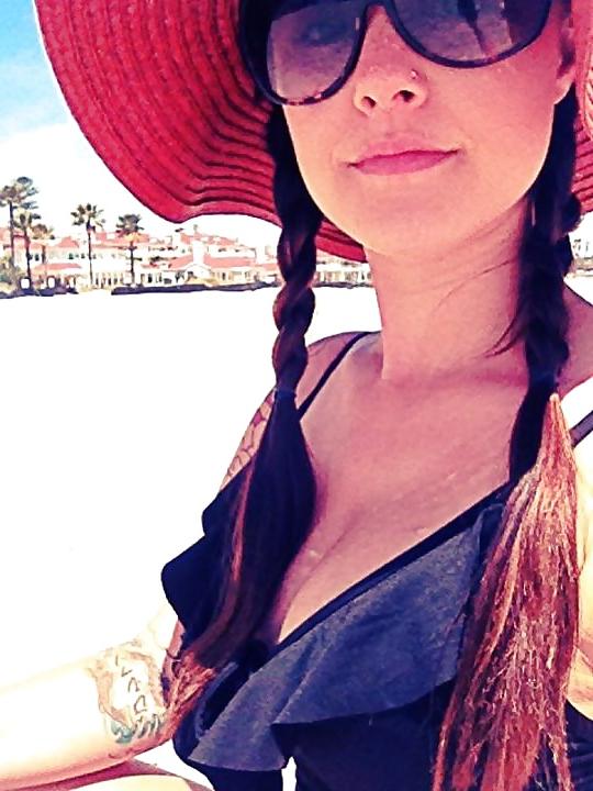 13P Artsy, tattooed Lauren and her big tits