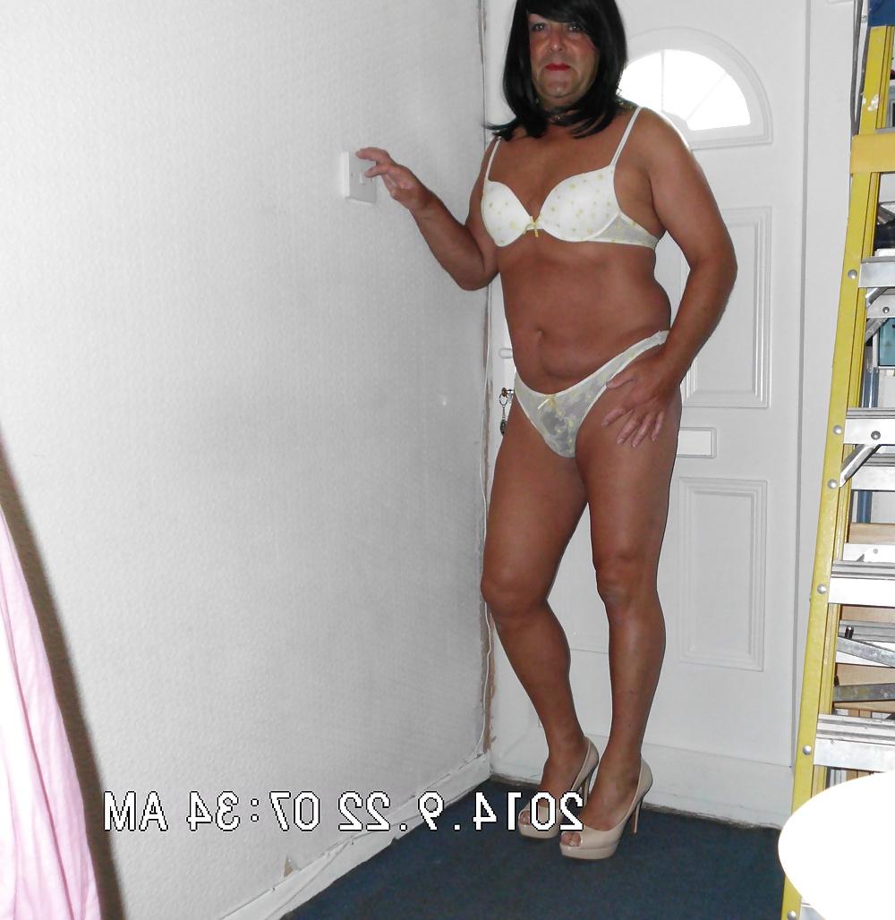 7P Sun tan and white lingerie
