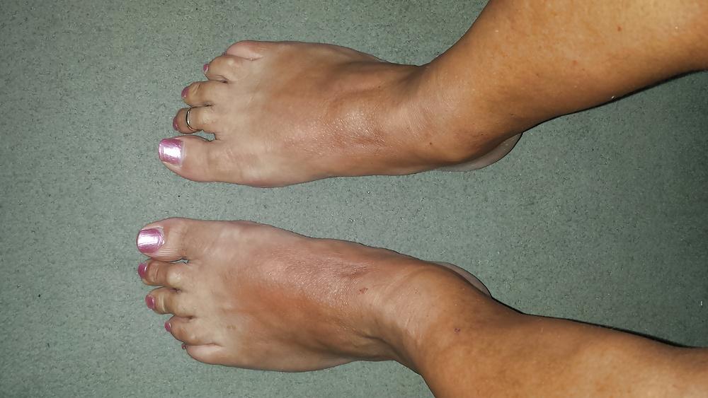 5P Beautiful sexy tanned feet 