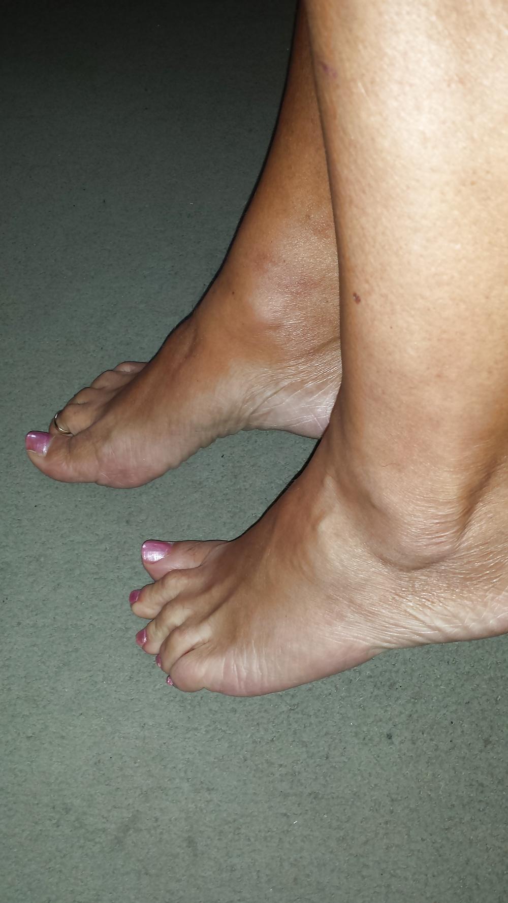 5P Beautiful sexy tanned feet 