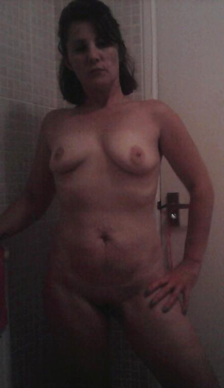25P Irish mom's not shy