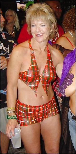 25P GILF's & MILF's