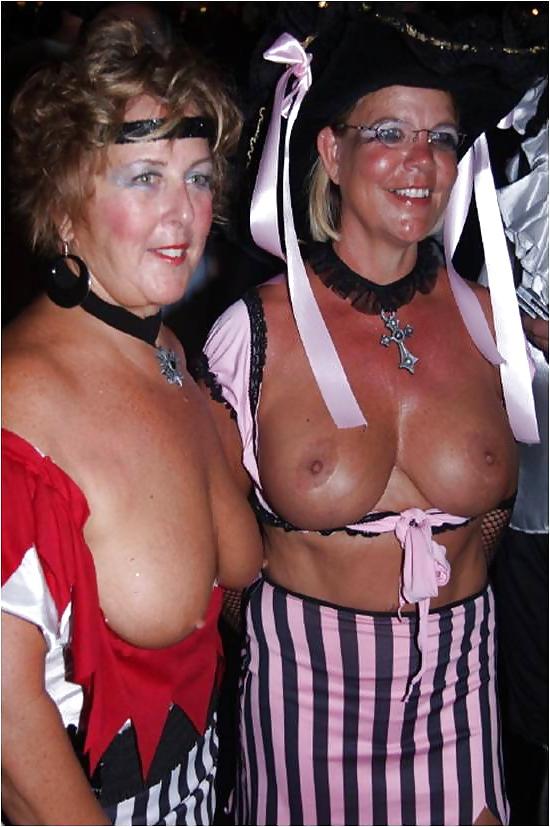 25P GILF's & MILF's