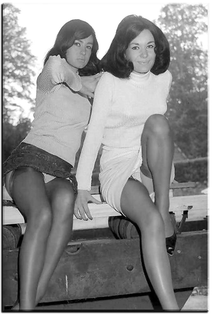 25P Vintage ladies wearing white panties 4.