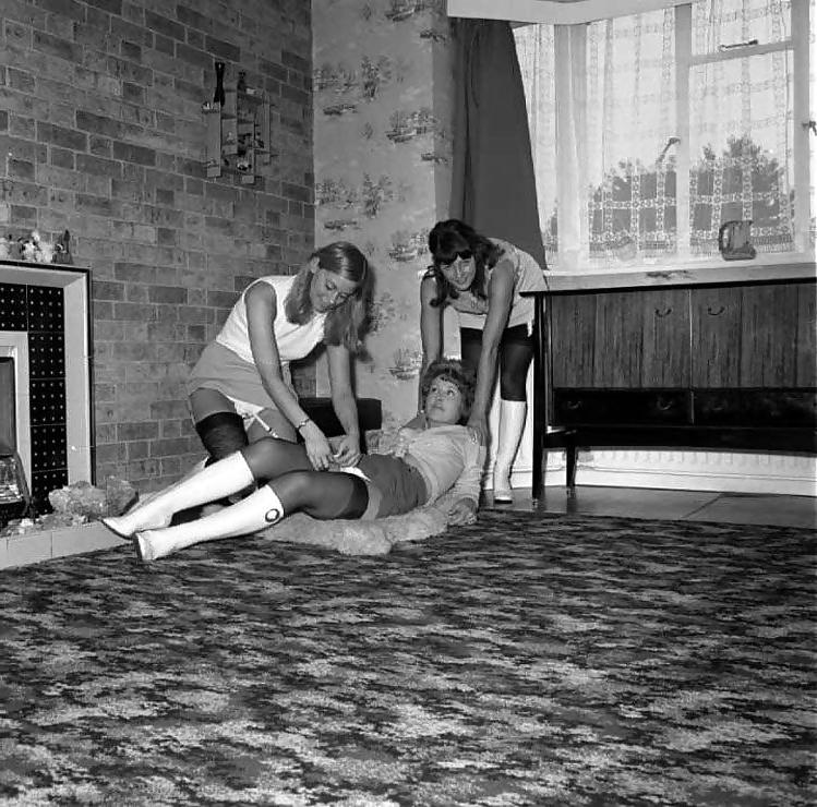 25P Vintage ladies wearing white panties 4.