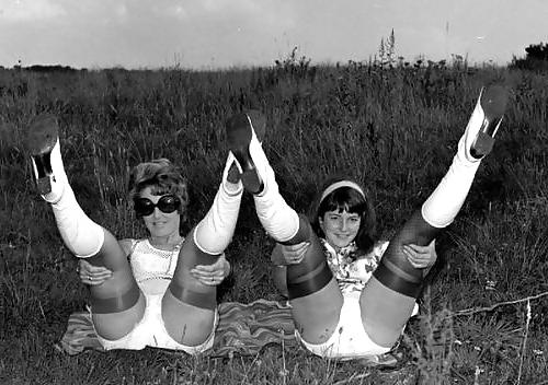 25P Vintage ladies wearing white panties 4.