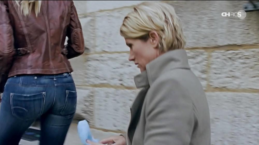 8P German actress Nina Gnaedig