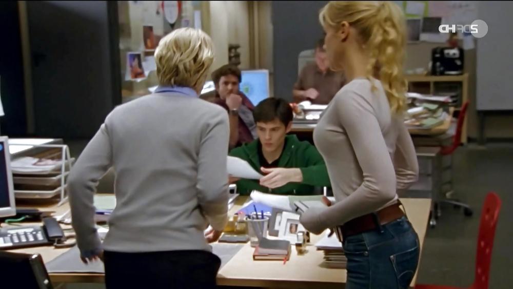8P German actress Nina Gnaedig