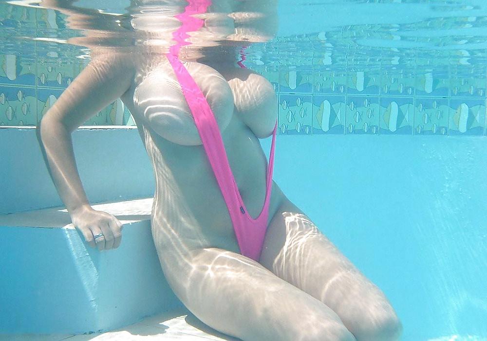 25P Nadine in the swimming pool 