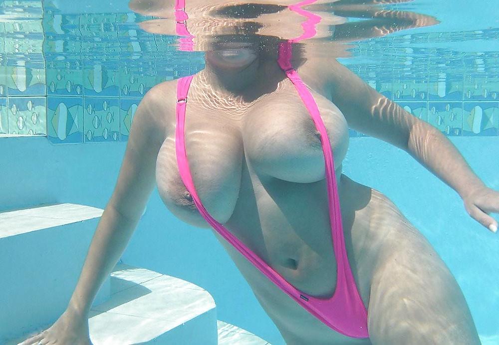 25P Nadine in the swimming pool 