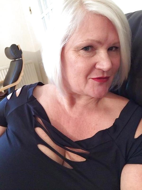 22P Sexy & Busty Gilf