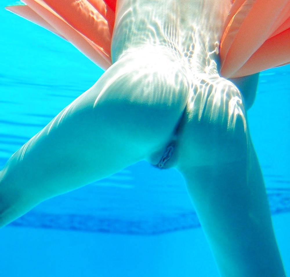 25P Naked teens swimming 