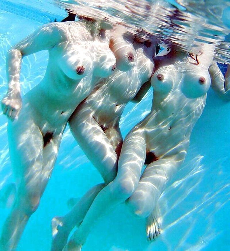 25P Naked teens swimming 