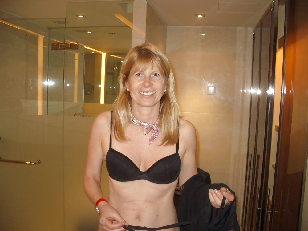 25P GILF Sexaholics