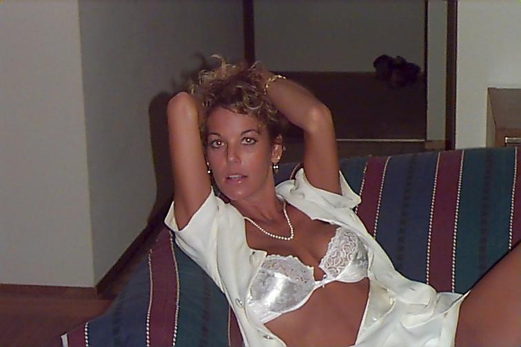 25P Darcy - Hot MILF solo