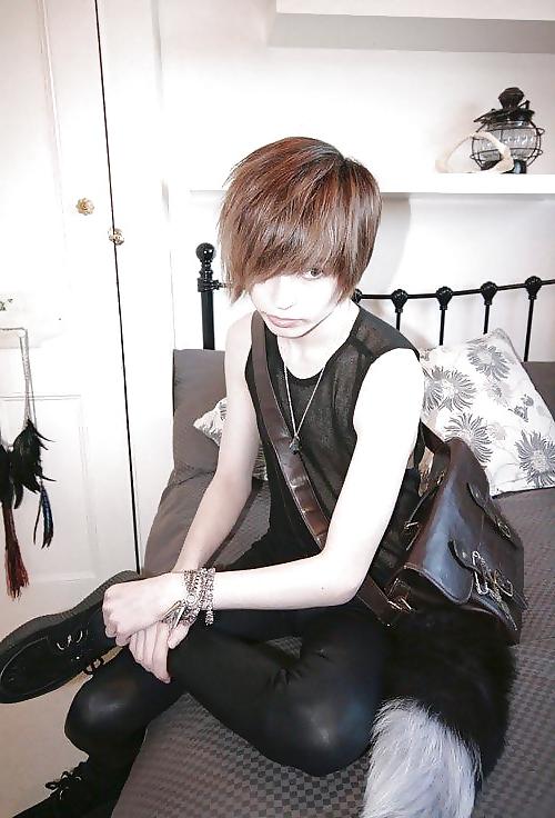 25P Femboy traps so sexy