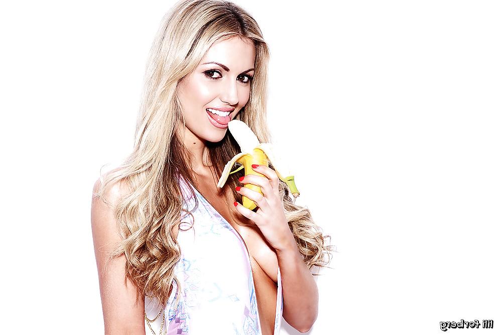 12P Rosanna Davison Irish Model