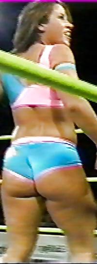 25P Mickie James (2)