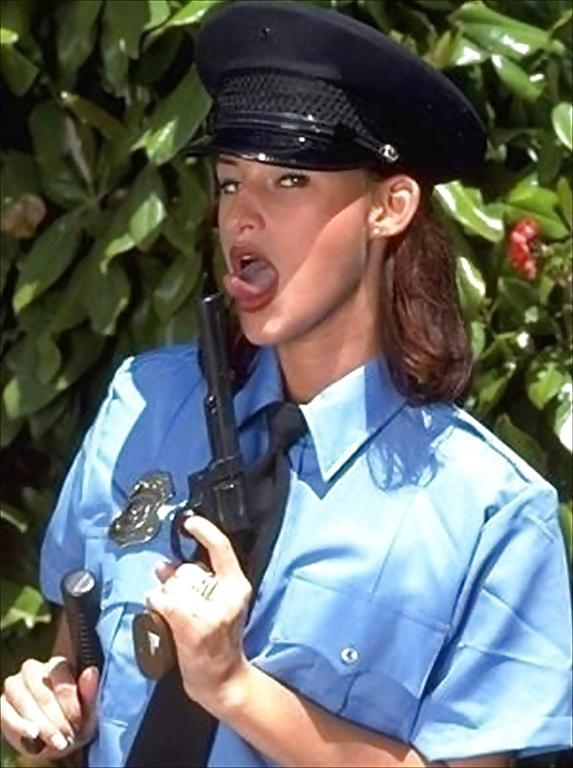25P Police officer Lola